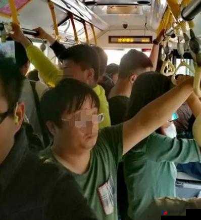 公交车上的尴尬经历：被陌生人干了